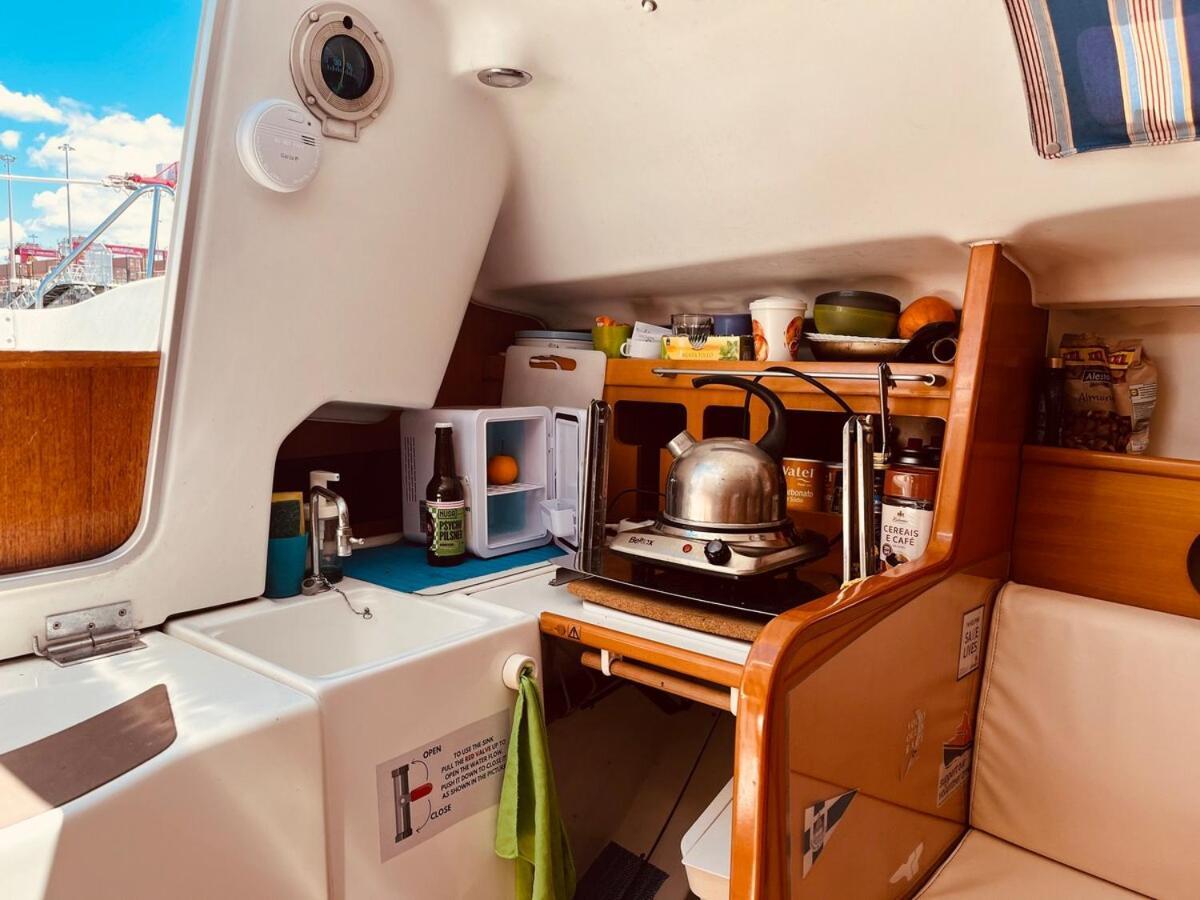 Surfbird Cozy Sailboat Escape Hotel Lisbon Luaran gambar
